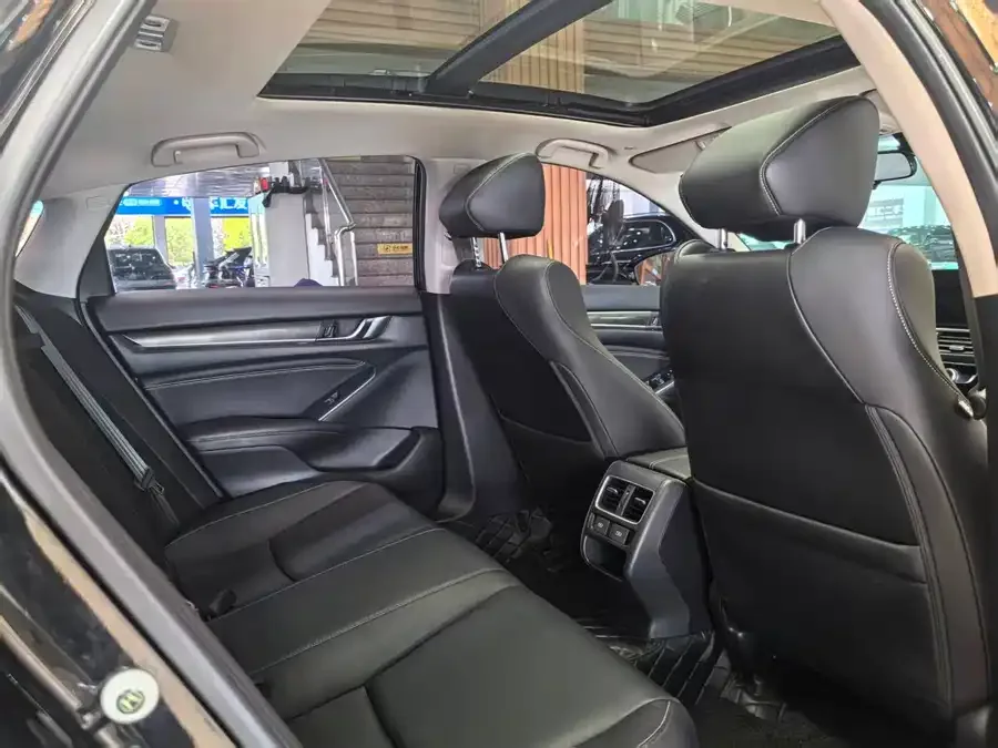 Honda Accord 2022 Accord 260TURBO Fantasy Night Premium Edition 2022 — миниатюра 5