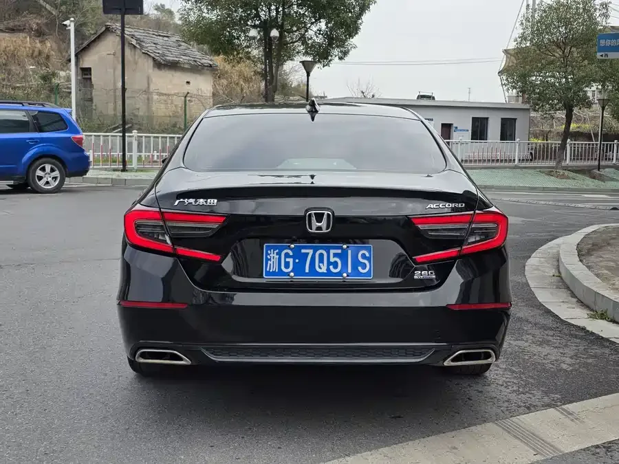 Honda Accord Accord 2022 260TURBO Deluxe Edition 2022 — миниатюра 2