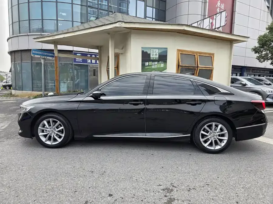 Honda Accord Accord 2022 260TURBO Deluxe Edition 2022 — миниатюра 3