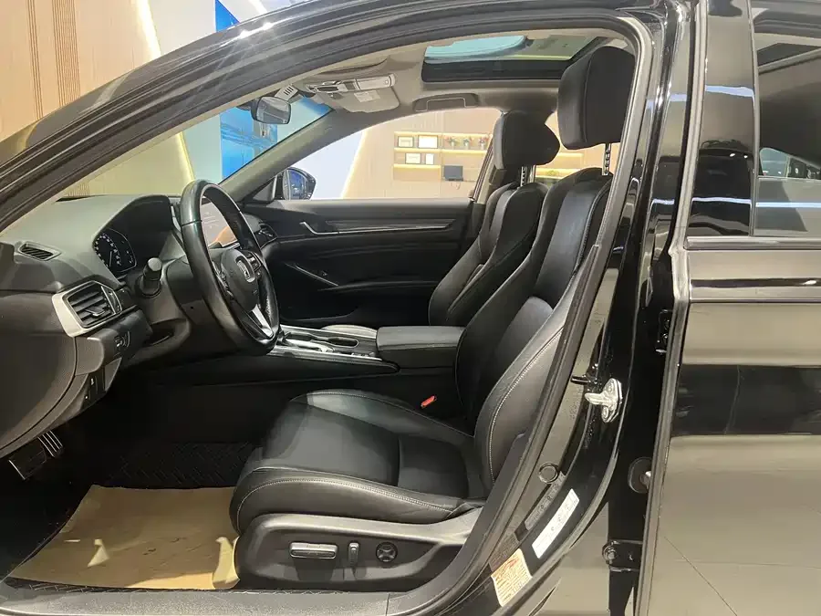 Honda Accord 2022 Accord 260TURBO Fantasy Night Premium Edition 2022 — миниатюра 4