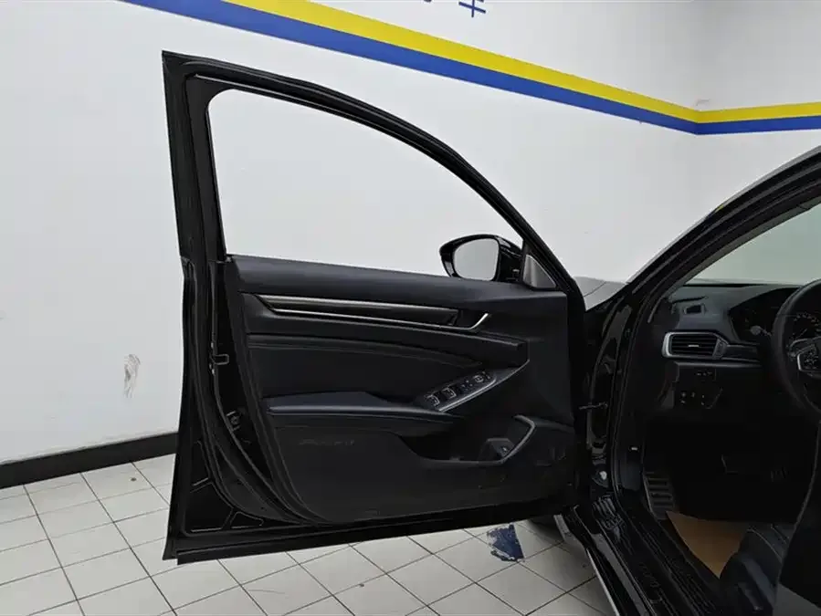 Honda Accord 2022 Accord 260TURBO Fantasy Night Premium Edition 2022 — миниатюра 4
