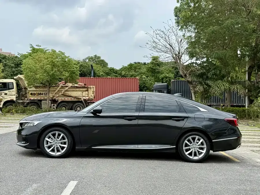 Honda Accord Accord 2022 260TURBO Deluxe Edition 2022 — миниатюра 4