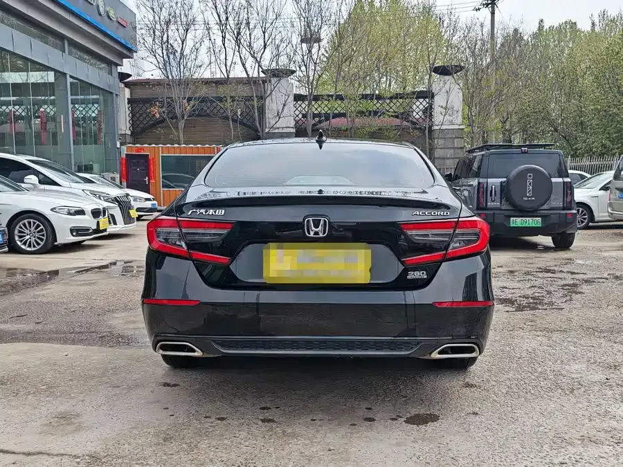 Honda Accord Accord 2022 260TURBO Deluxe Edition 2022 — миниатюра 2
