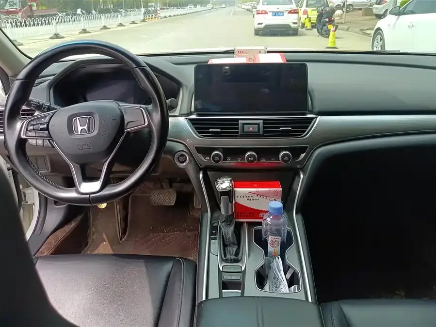 Honda Accord Accord 2022 260TURBO Deluxe Edition 2023 — миниатюра 5