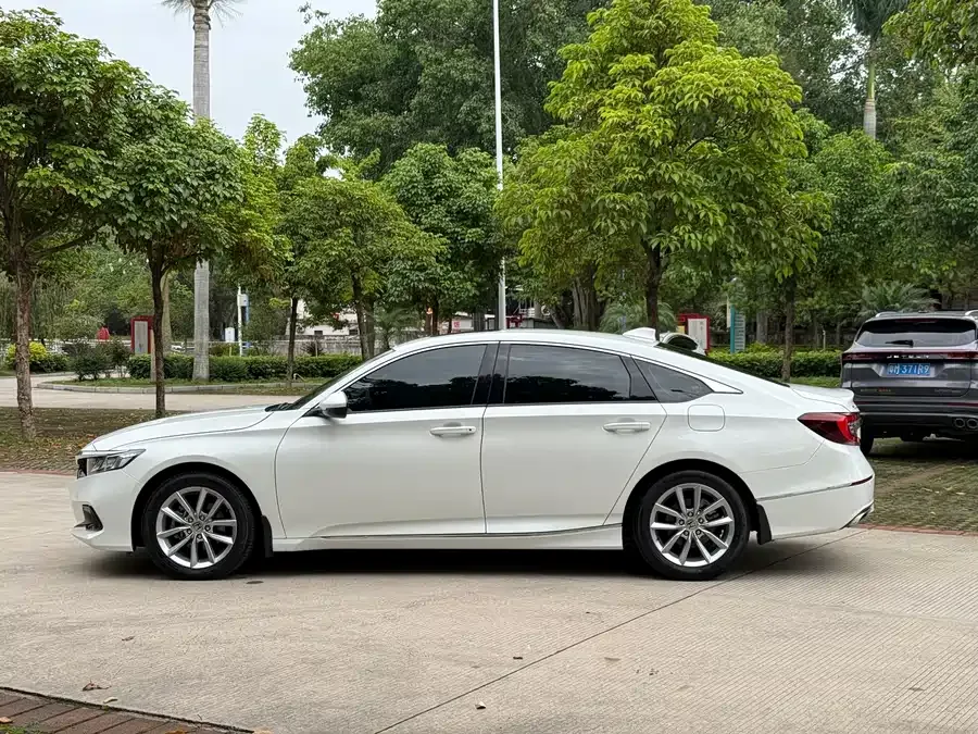 Honda Accord Accord 2022 260TURBO Deluxe Edition 2022 — миниатюра 5