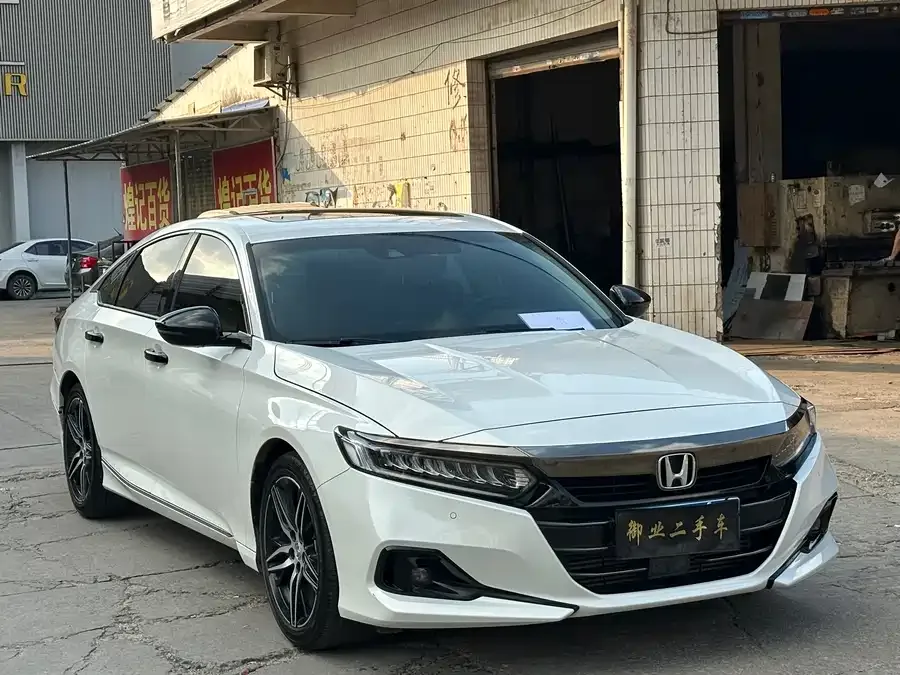 Honda Accord 2022 Accord 260TURBO Fantasy Night Premium Edition 2023 — миниатюра 3