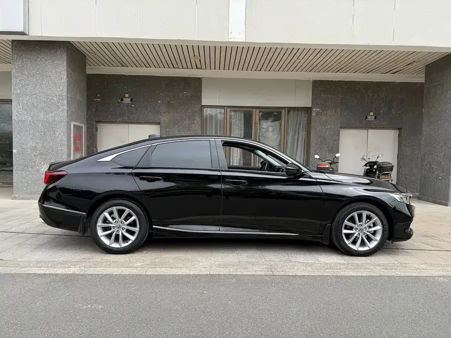 Honda Accord Accord 2022 260TURBO Deluxe Edition 2022 — миниатюра 2