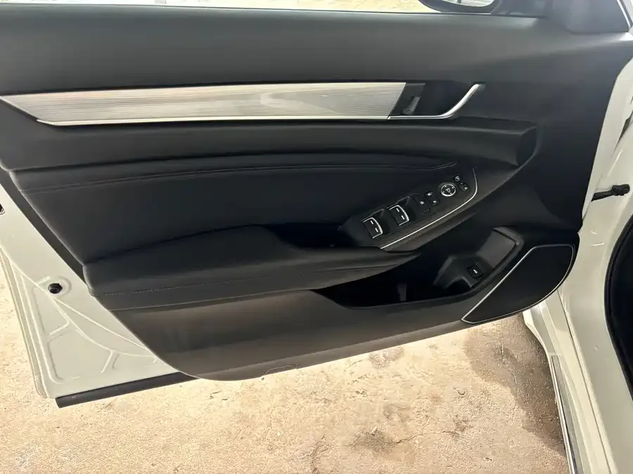 Honda Accord Accord 2022 260TURBO Deluxe Edition 2022 — миниатюра 2