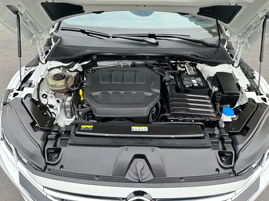 Volkswagen FAW- CC FAW-Volkswagen CC 2023 330TSI Dazzling Edition 2023 — миниатюра 5