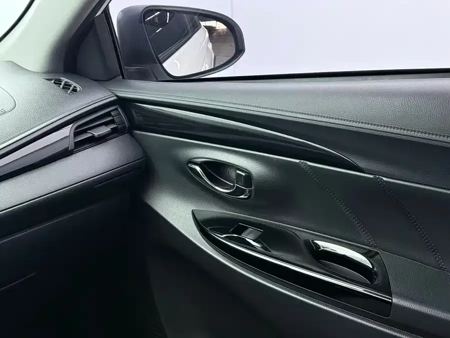 Toyota YARiS L YARiS L 2022 YARiS X 1.5L CVT Luxury PLUS Edition 2023 — миниатюра 3