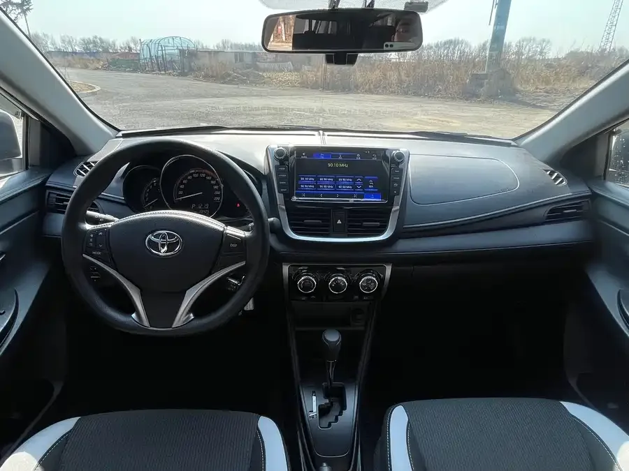 Toyota YARiS L YARiS L 2022 YARiS X 1.5L CVT Leading PLUS Edition 2022 — миниатюра 5