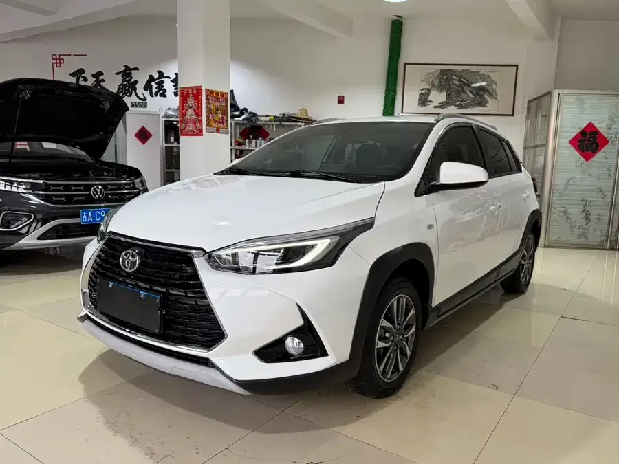 Toyota YARiS L YARiS L 2022 YARiS X 1.5L CVT Luxury PLUS Edition 2023 — фото 1, купить с доставкой в Москву