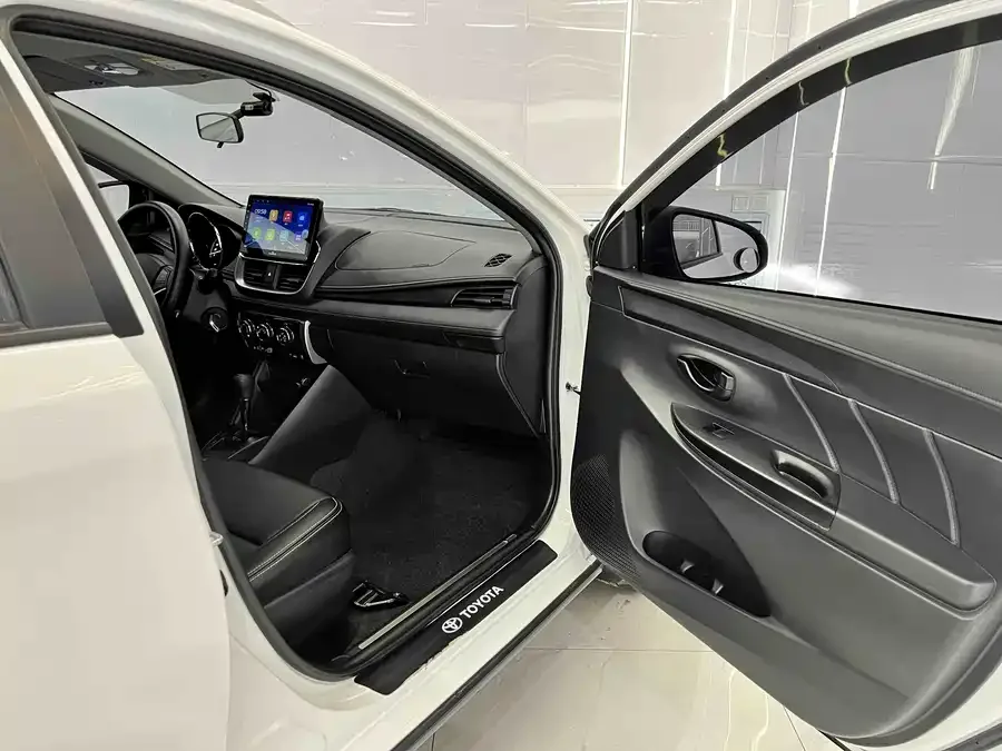 Toyota YARiS L YARiS L 2022 YARiS X 1.5L CVT Luxury PLUS Edition 2023 — миниатюра 5