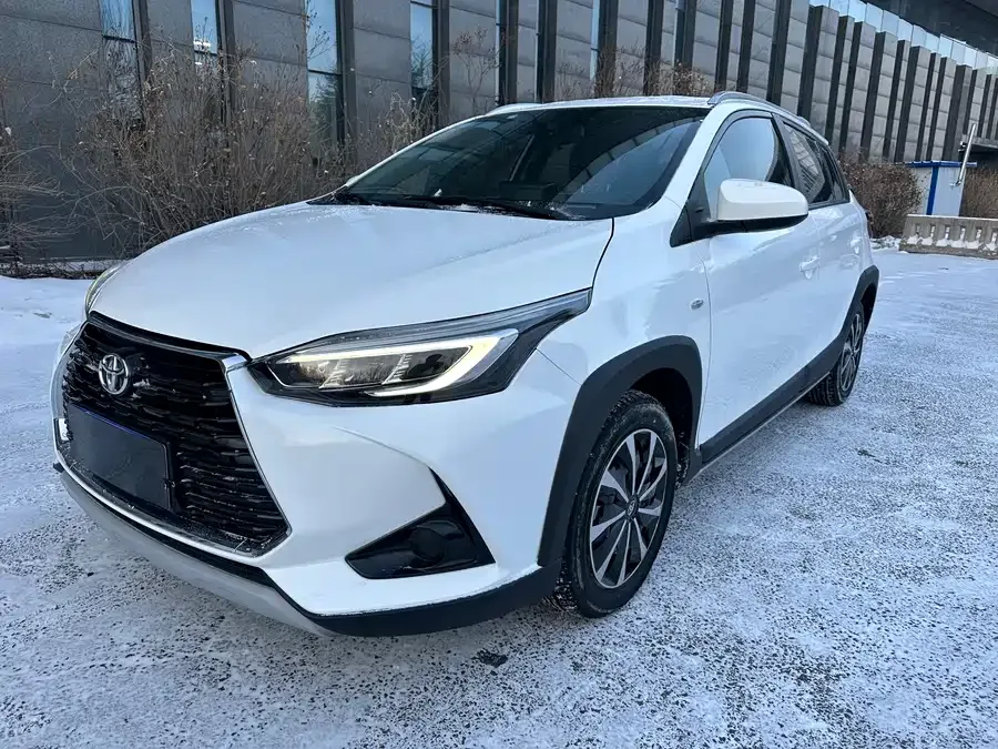 Toyota YARiS L YARiS L 2022 YARiS X 1.5L CVT Leading PLUS Edition 2023 — фото 1, купить с доставкой в Москву