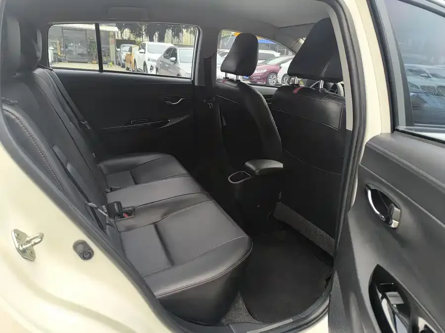 Toyota YARiS L YARiS L 2022 YARiS X 1.5L CVT Luxury PLUS Edition 2022 — миниатюра 4