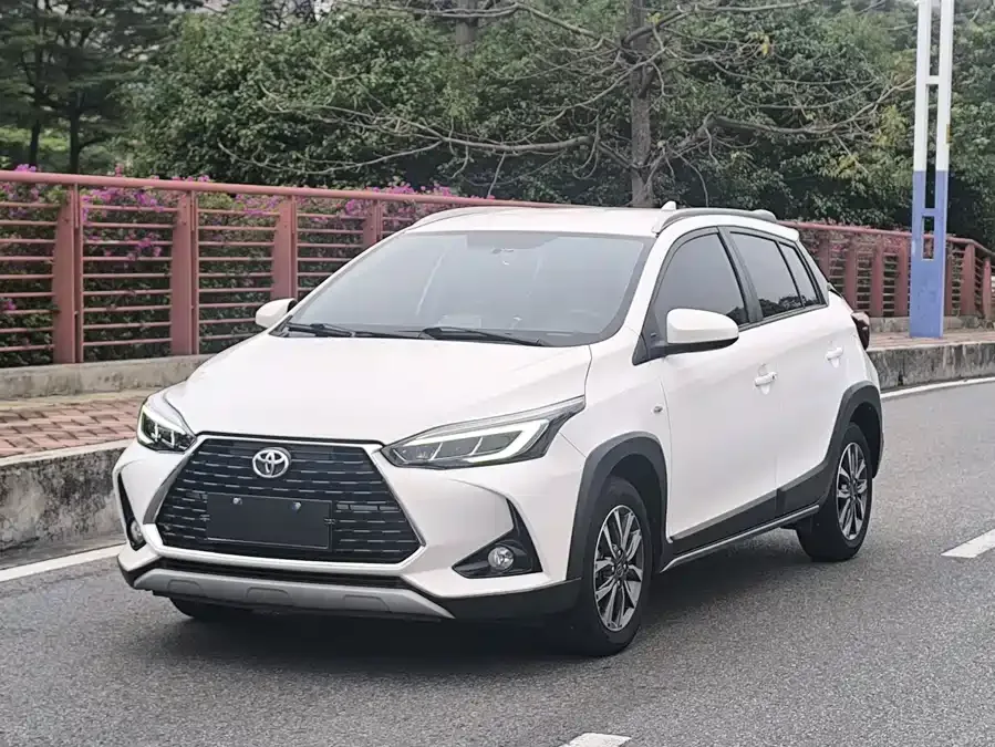 Toyota YARiS L YARiS L 2022 YARiS X 1.5L CVT Luxury PLUS Edition 2022 — фото 1, купить с доставкой в Москву