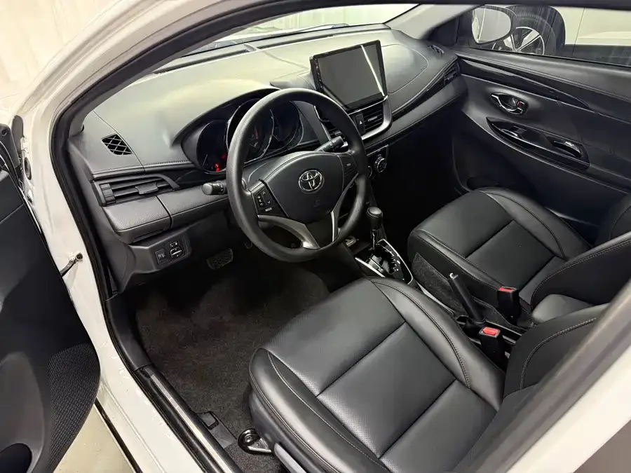 Toyota YARiS L YARiS L 2022 YARiS X 1.5L CVT Luxury PLUS Edition 2022 — миниатюра 4