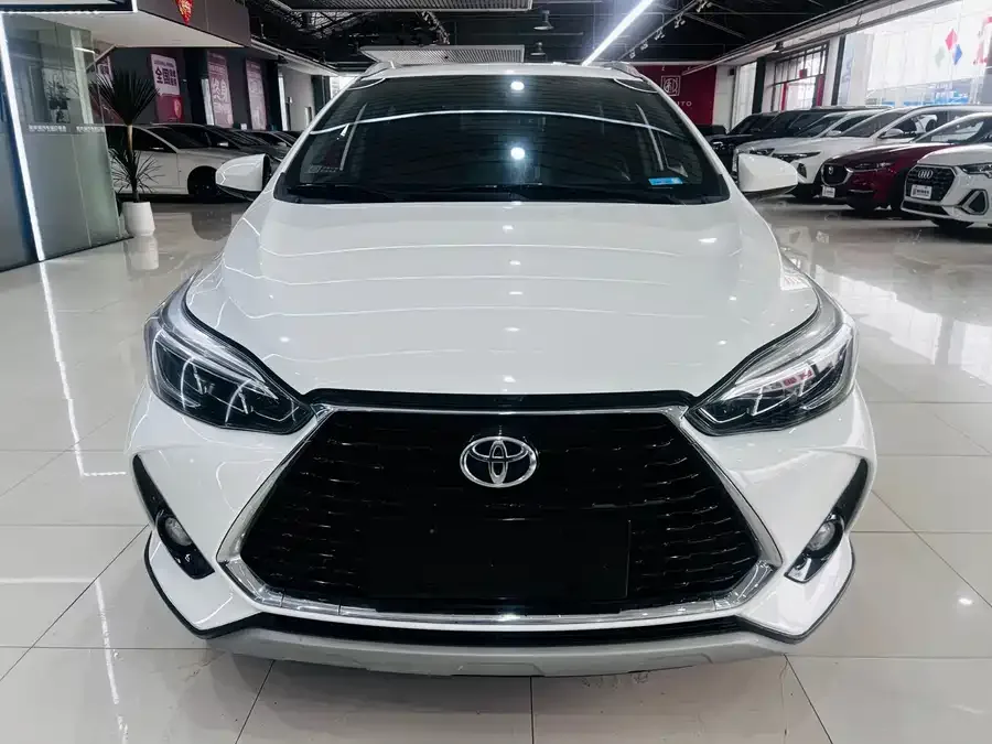 Toyota YARiS L YARiS L 2022 YARiS X 1.5L CVT Luxury PLUS Edition 2022 — фото 1, купить с доставкой в Москву
