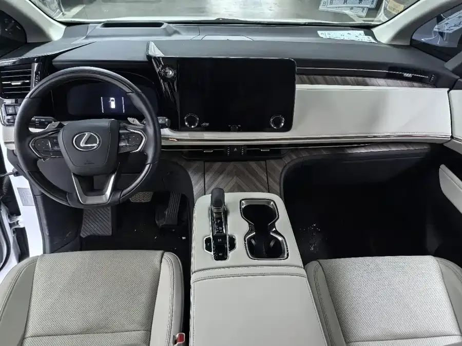 Lexus LM 500h 6-seat Premium Edition (2025) 2026 — миниатюра 2