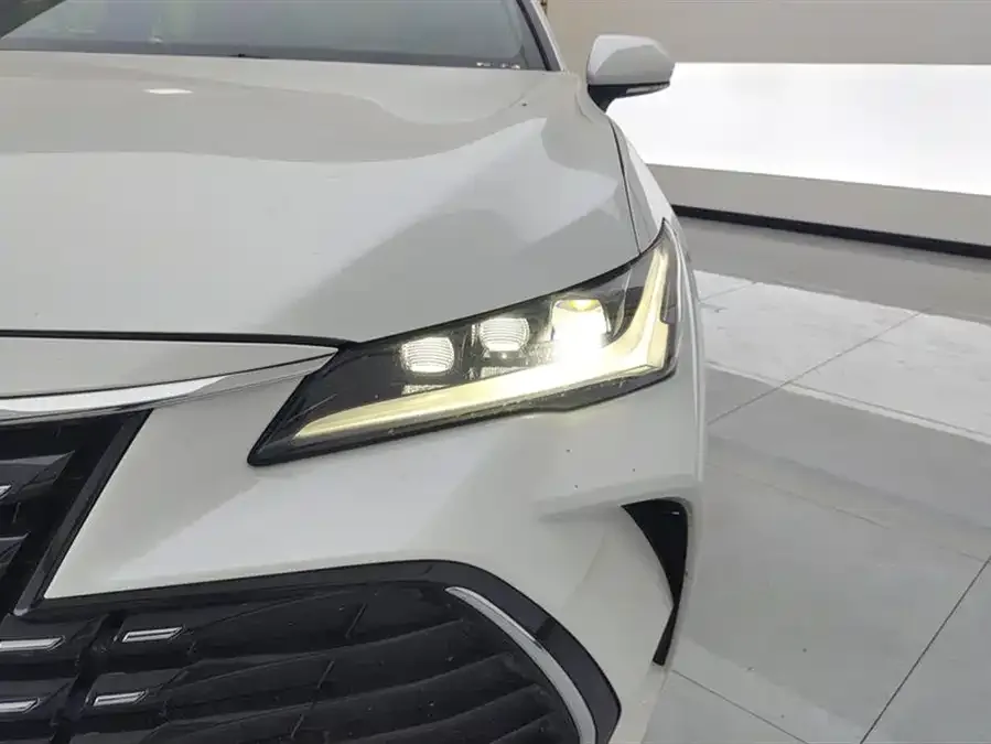 Toyota Avalon Asia Dragon 2022 2.0L Deluxe Edition 2023 — миниатюра 2