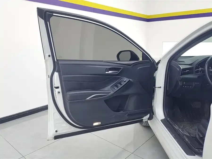 Toyota Avalon Asia Dragon 2022 2.0L Deluxe Edition 2023 — миниатюра 4
