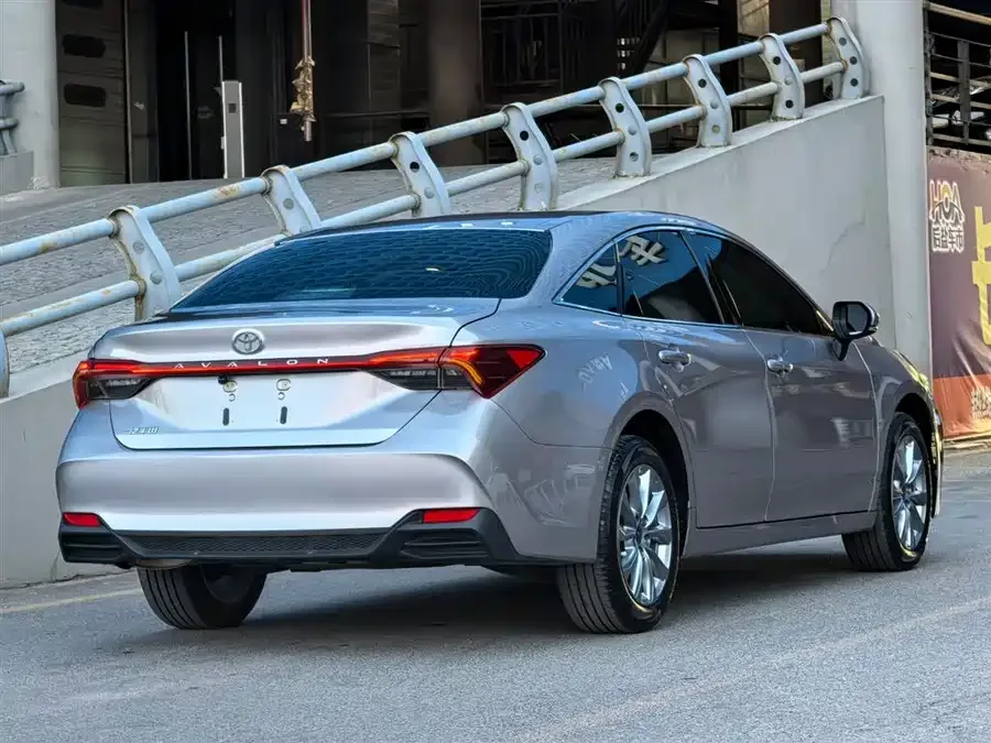 Toyota Avalon Avalon 2024 2.0L Progressive Edition 2025 — миниатюра 2