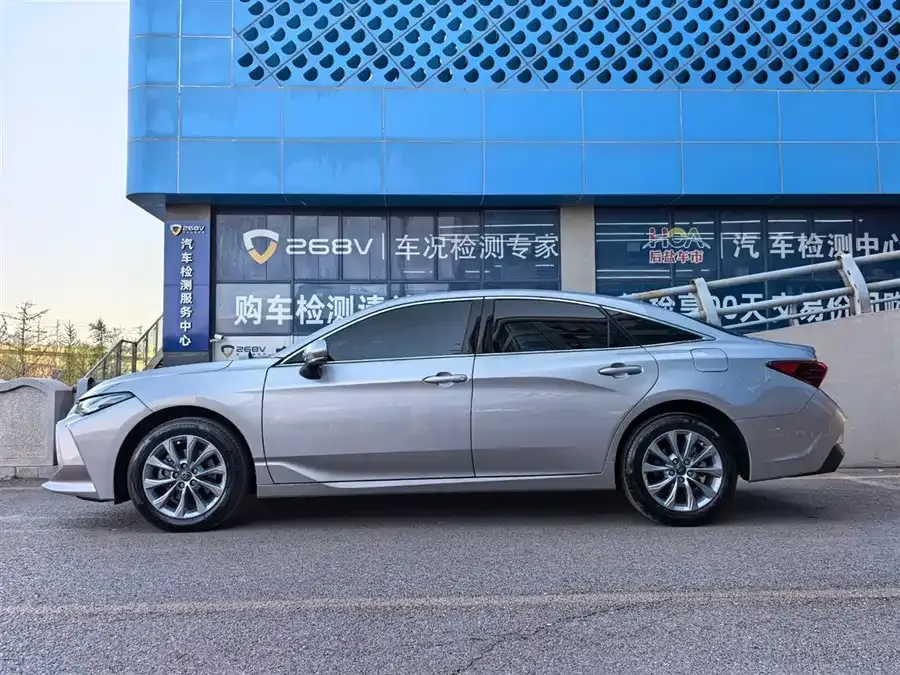 Toyota Avalon Avalon 2024 2.0L Progressive Edition 2025 — миниатюра 3