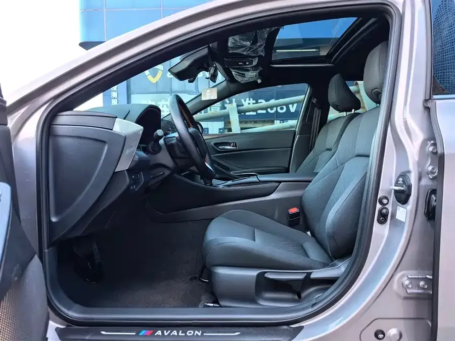 Toyota Avalon Avalon 2024 2.0L Progressive Edition 2025 — миниатюра 4