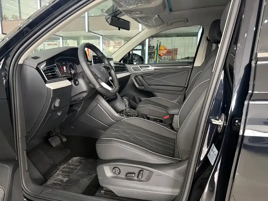 Volkswagen Tiguan L Tiguan L 2023 280TSI Automatic 2WD Trendy Limited Edition 2023 — миниатюра 4