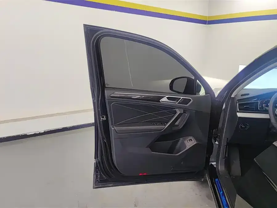 Volkswagen Tiguan L Tiguan L 2025 Outstanding Model 300TSI Automatic 2WD Longteng Edition 2025 — миниатюра 4