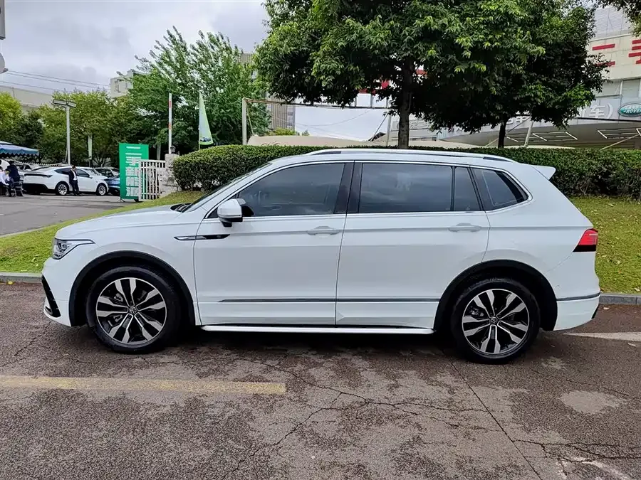 Volkswagen Tiguan L Tiguan L 2022 330TSI Automatic 2WD R-Line Enjoy Edition 2023 — миниатюра 3