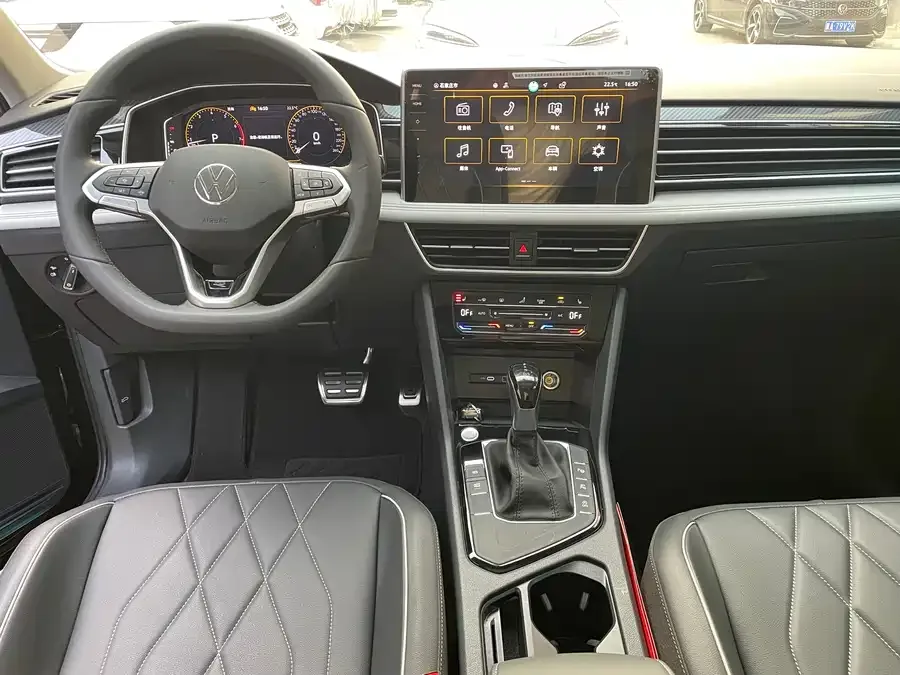 Volkswagen Tiguan L Tiguan L 2024 Outstanding Model 330TSI Automatic Two-Wheel Drive R-Line Dragon Glory Edition 2024 — миниатюра 2