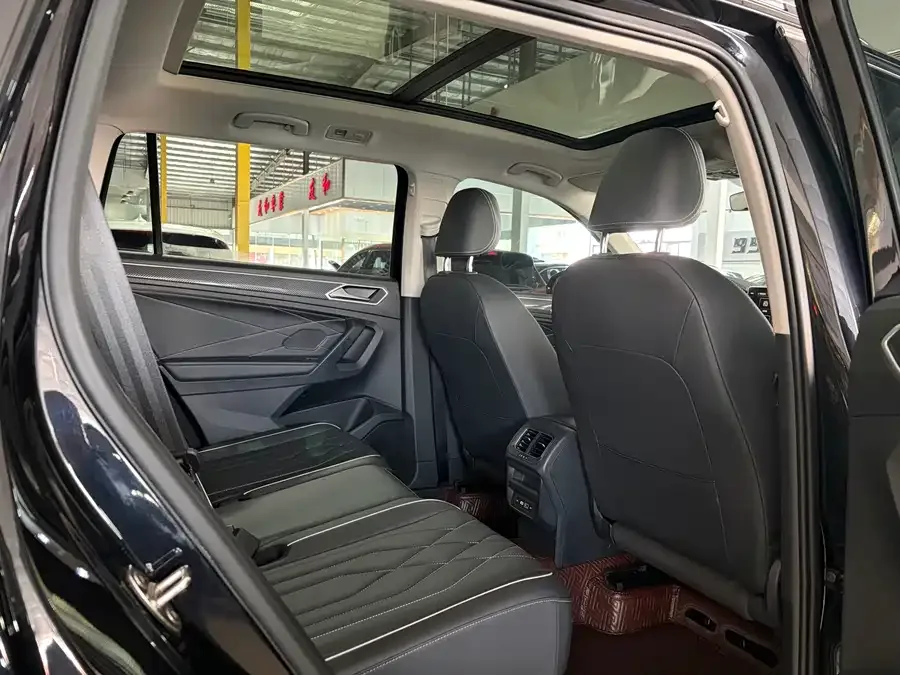 Volkswagen Tiguan L Tiguan L 2024 Outstanding Model 330TSI Automatic Two-Wheel Drive R-Line Dragon Glory Edition 2024 — миниатюра 5