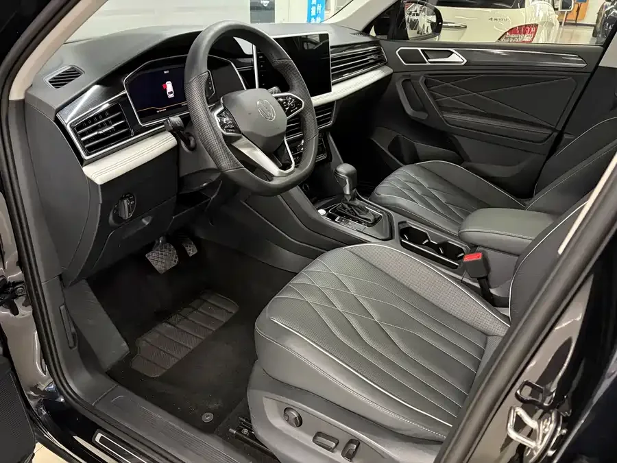 Volkswagen Tiguan L Tiguan L 2023 facelift 330TSI automatic two-wheel drive intelligent version 2024 — миниатюра 4