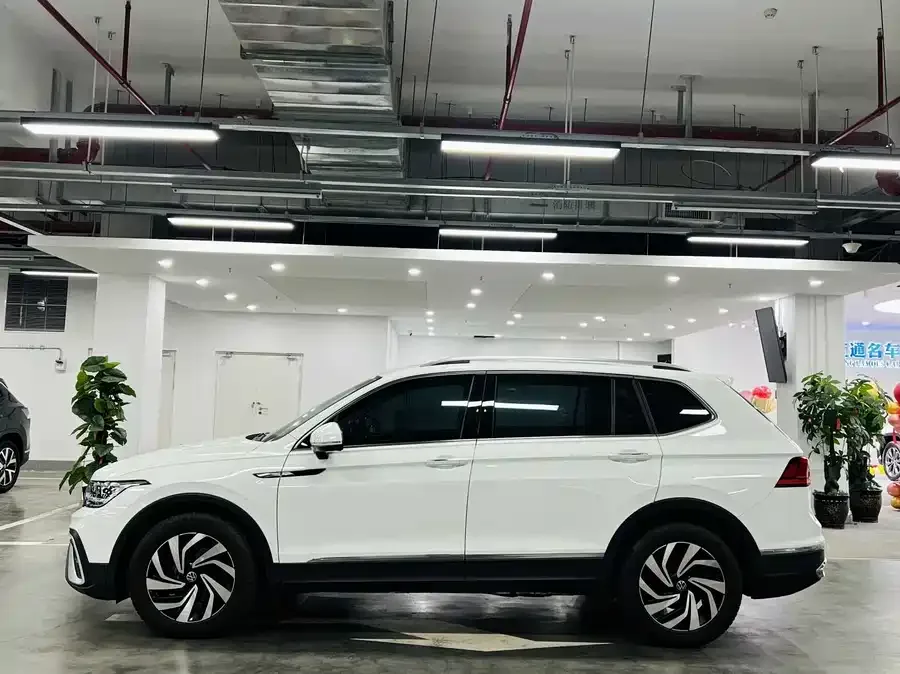 Volkswagen Tiguan L Tiguan L 2023 330TSI Automatic 2WD Smart Edition 2023 — миниатюра 3