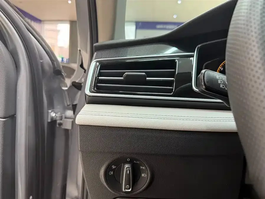 Volkswagen Tiguan L Tiguan L 2023 280TSI Automatic 2WD Trendy Limited Edition 2023 — миниатюра 4
