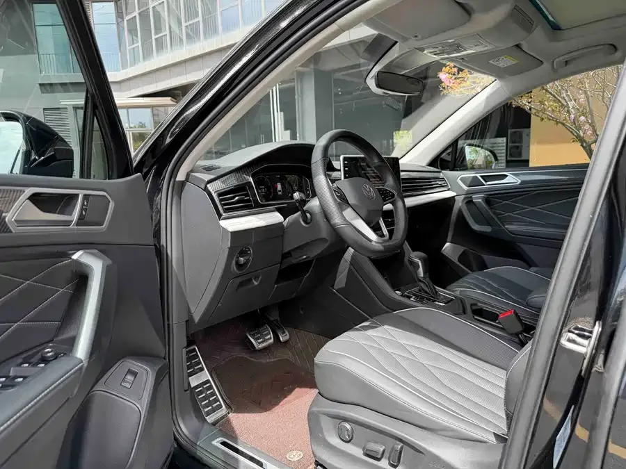 Volkswagen Tiguan L Tiguan L 2023 330TSI Automatic 2WD R-Line Enjoy Edition 2023 — миниатюра 2
