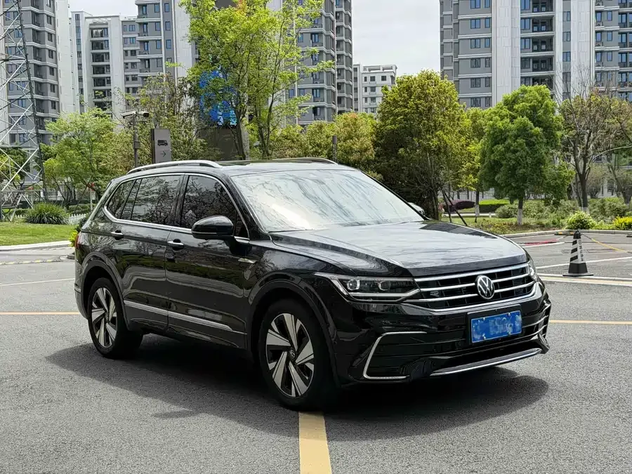 Volkswagen Tiguan L Tiguan L 2023 330TSI Automatic 2WD R-Line Enjoy Edition 2023 — миниатюра 3