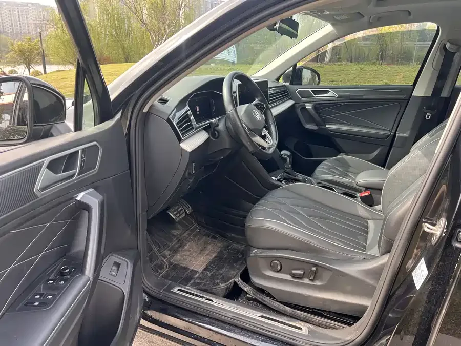 Volkswagen Tiguan L Tiguan L 2022 330TSI Automatic 2WD R-Line Enjoy Edition 2022 — миниатюра 4
