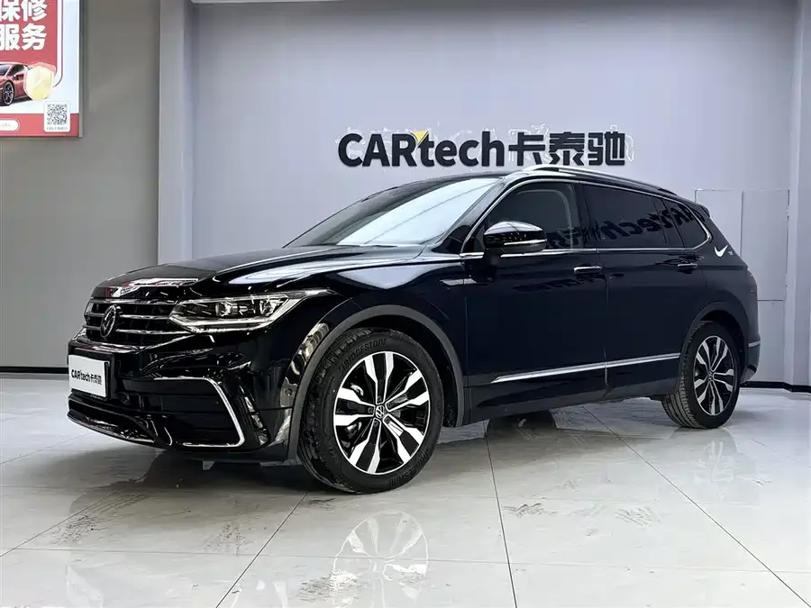 Volkswagen Tiguan L Tiguan L 2022 330TSI Automatic 2WD R-Line Enjoy Edition 2022 — фото 1, купить с доставкой в Москву