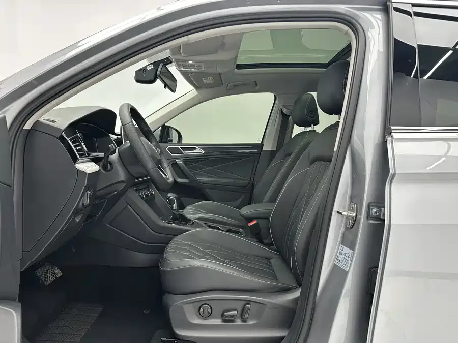 Volkswagen Tiguan L Tiguan L 2023 280TSI Automatic 2WD Trendy Limited Edition 2023 — миниатюра 2
