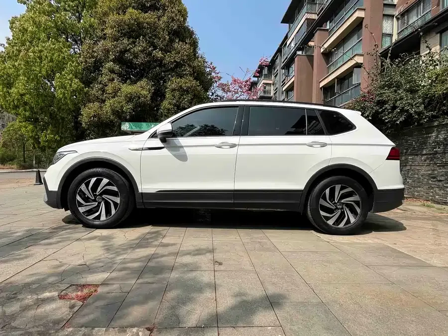 Volkswagen Tiguan L Tiguan L 2022 330TSI Automatic 2WD Comfort Edition 2022 — миниатюра 2