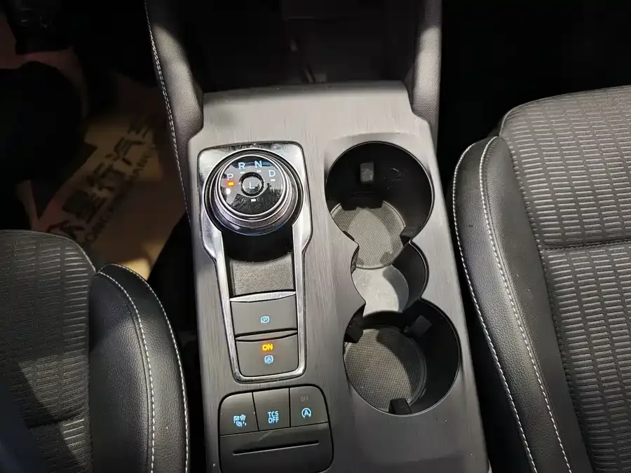 Ford Focus Focus 2021 Hatchback EcoBoost 180 Automatic Front Model 2022 — миниатюра 3