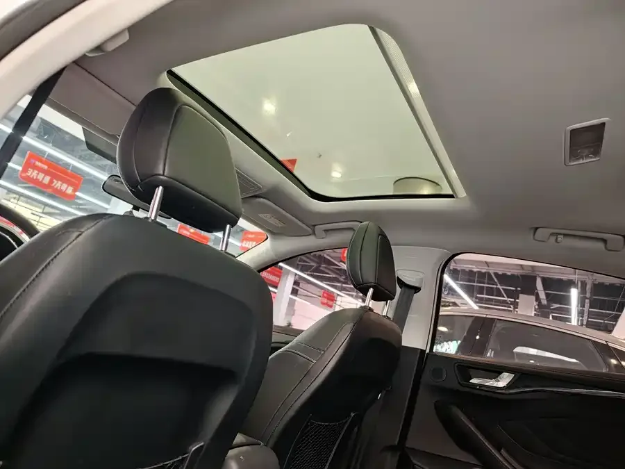 Ford Focus Focus 2021 Hatchback EcoBoost 180 Automatic Front Model 2022 — миниатюра 5