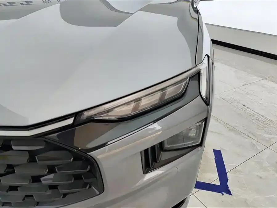 Ford Mondeo 2023 Mondeo EcoBoost 245 Luxury 2024 — миниатюра 2