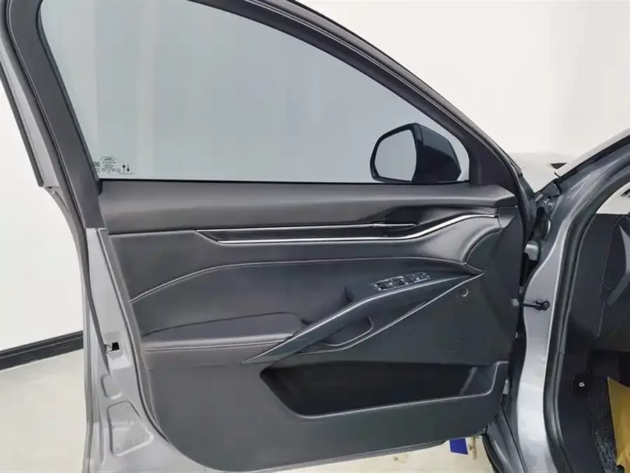Ford Mondeo 2023 Mondeo EcoBoost 245 Luxury 2024 — миниатюра 4