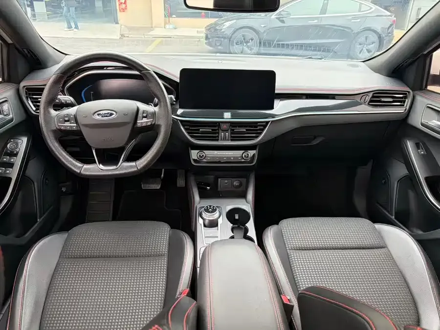 Ford Focus Focus 2021 hatchback EcoBoost 180 automatic ST Line 2022 — миниатюра 2