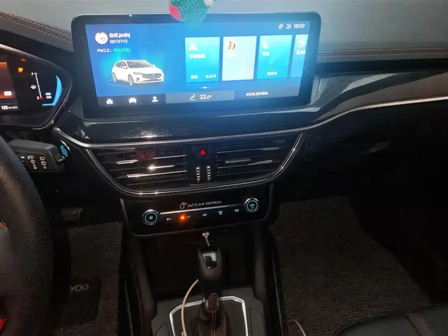 Ford Focus Focus 2022 hatchback EcoBoost 180 automatic ST Line 2023 — миниатюра 4