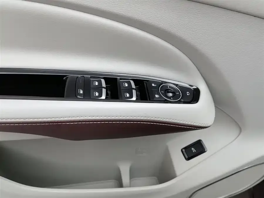 Ford Lingyu Lingyu 2021 EcoBoost 225 Zunling Edition 7 Seaters (2/2/3) 2023 — миниатюра 3