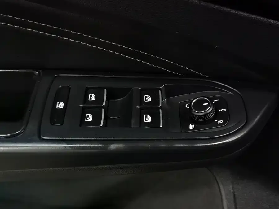 Volkswagen golf Golf 2021 280TSI DSG R-Line 2022 — миниатюра 3